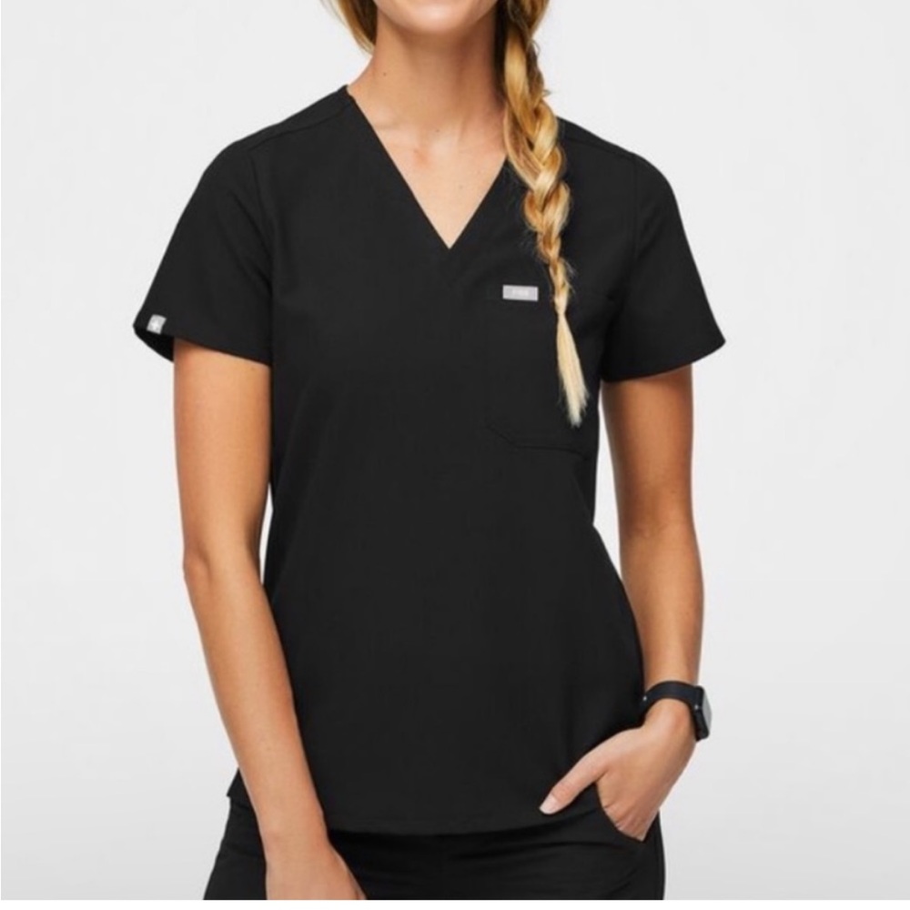 Figs Catarina one pocket top in black